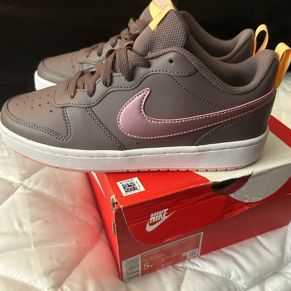 SOLD Nike Court Borough Low 2 (Size 5Y) - Picture 4 of 10
